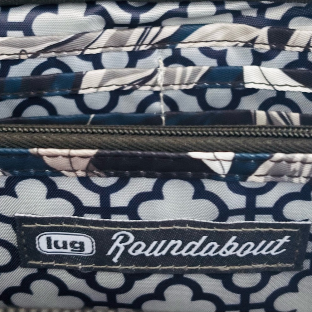 LUG Roundabout Crossbody/Wristlet Wallet - Picture 3 of 7